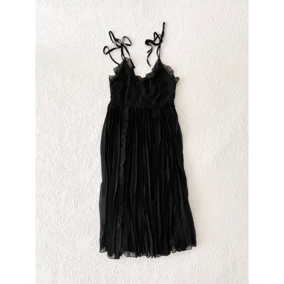 NWOT Lulus Never a Dull Moment Black Tie-Strap Pleated Midi Dress Medium - Picture 2 of 7